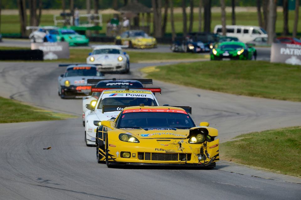 Jan Magnussen Corvette efter sammenstødet i første sving, der kom til at koste fire omgange i pit.
(Foto: GM)